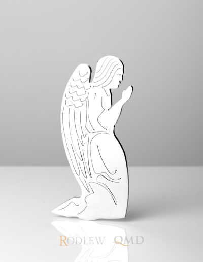 aniołek ze stali na nagrobek